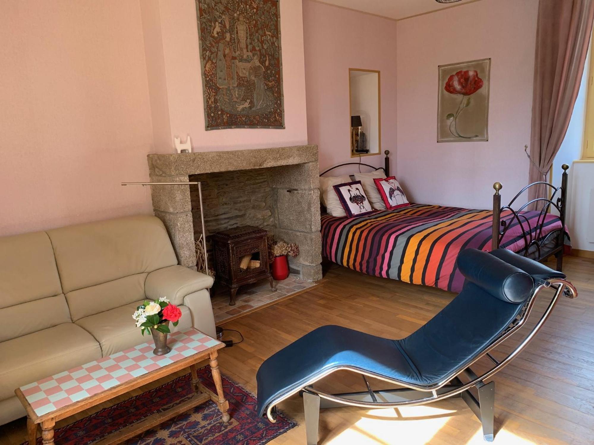 Bed and Breakfast Le Petit Manoir Isigny-le-Buat Exterior foto